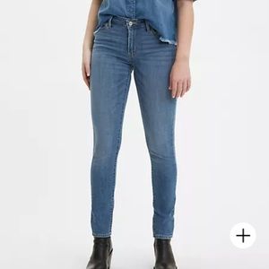 Levi’s 711 Skinny